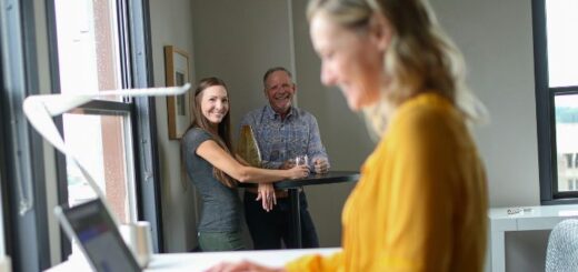 Gode råd til konstruktiv feedback mellem generationerne.