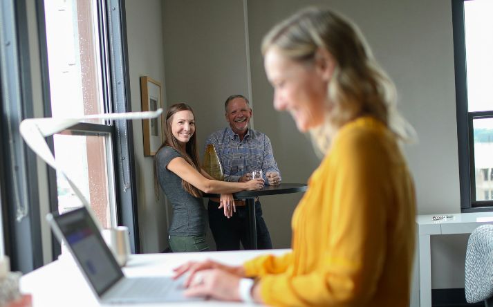 Gode råd til konstruktiv feedback mellem generationerne.